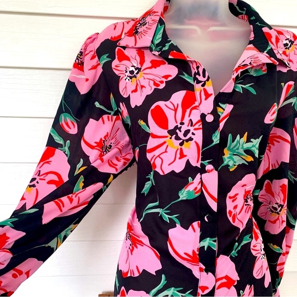 3 for $30 Women’s Pink Floral Button Down Shirt with Notched Collar NWT size XL - Picture 2 of 7